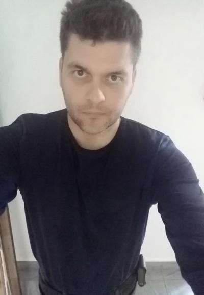 Влад Жаров